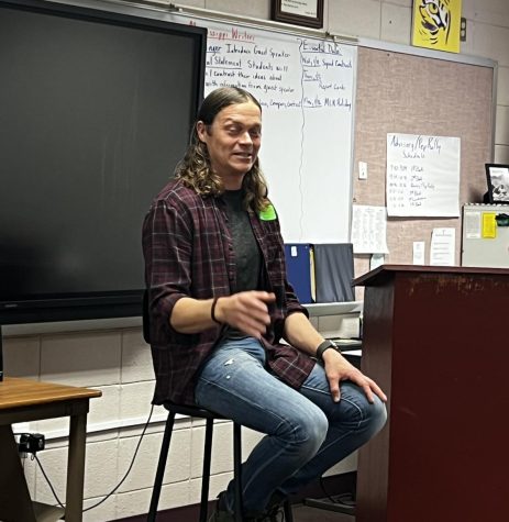 Brad Arnold makes a guest appearance in Mississippi Writers Class. 